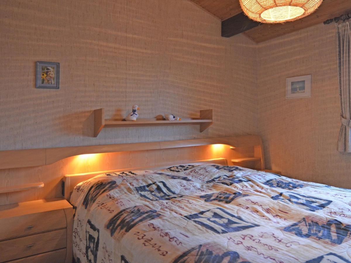 Furnished Bungalow With Peaceful Neighbourhood Мешеде Екстериор снимка