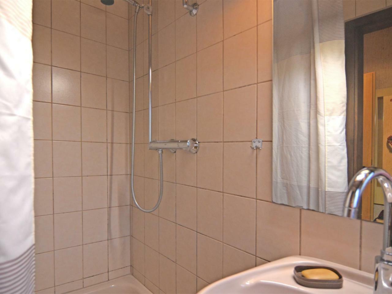 Furnished Bungalow With Peaceful Neighbourhood Мешеде Екстериор снимка